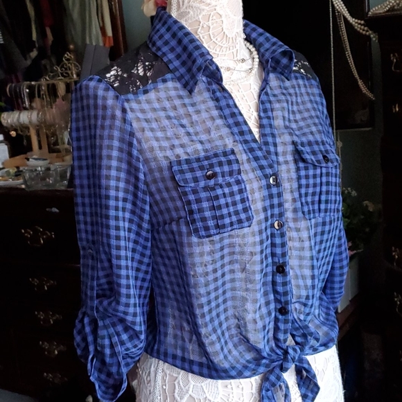 NWT, Pretty Semi-Sheer Blouse - Picture 2 of 5